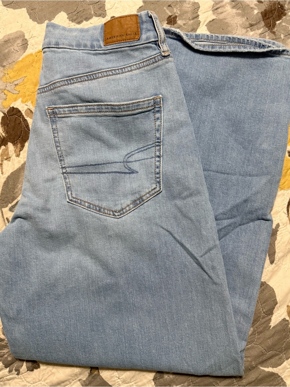 American Eagle Outfitters Light Wash Men’s Relaxed Jeans